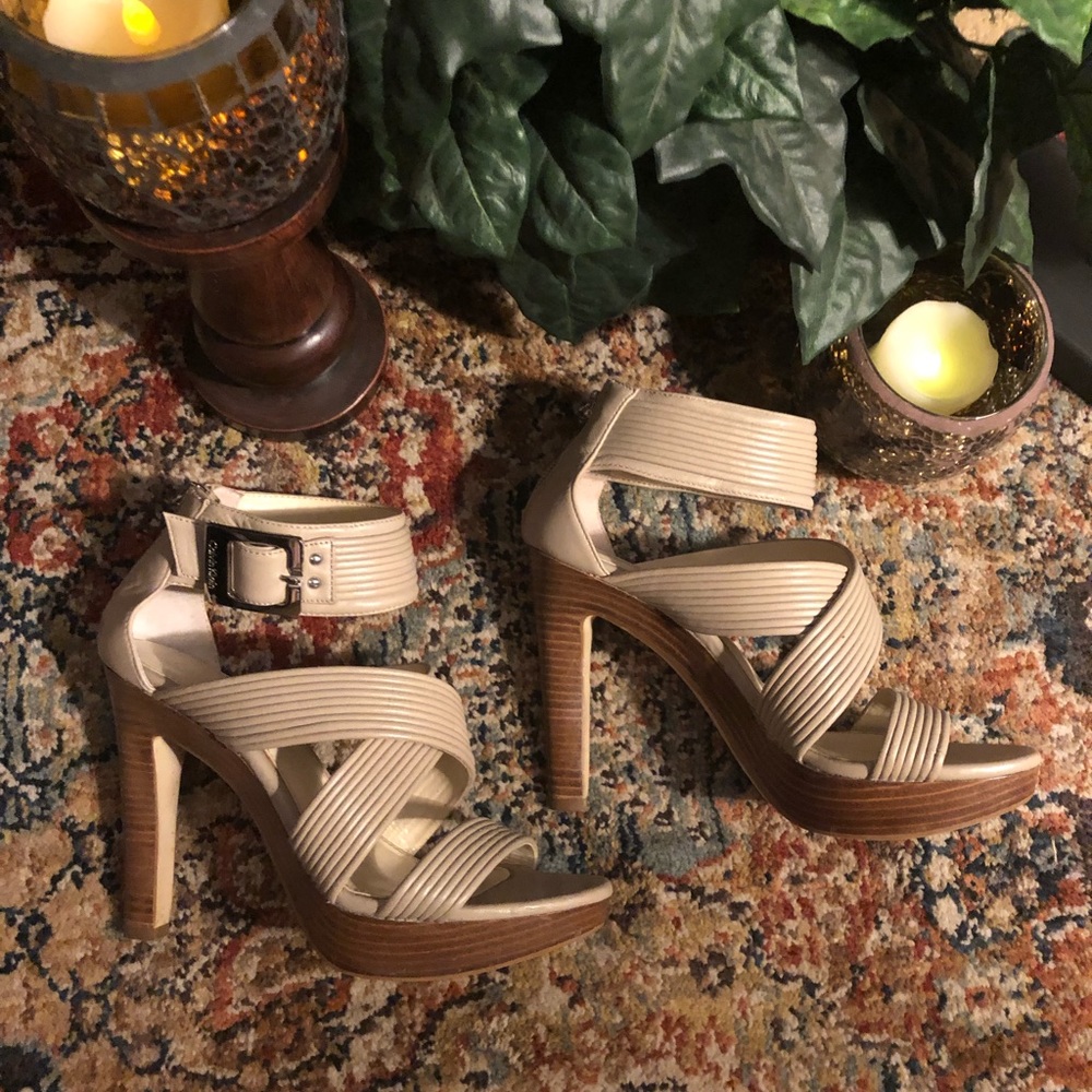 🎠Calvin Klein Strappy Stiletto💜